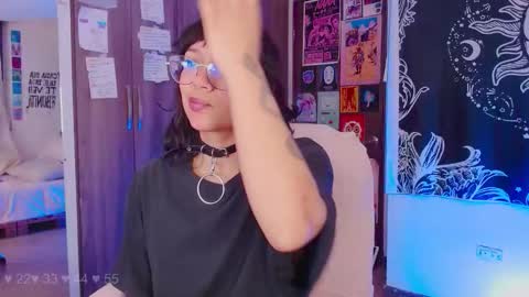 Snapshot of mel_dahlia chatting on 09-29-25, 01:44 Melissa - - Please help me to reach 100 thumbs up online show from 09-29-25, 01:44