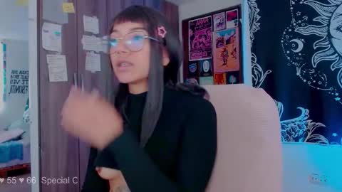 Snapshot of mel_dahlia chatting on 10-10-25, 01:32 Melissa - - Please help me to reach 100 thumbs up online show from 10-10-25, 01:32