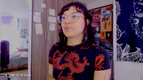 Snapshot of mel_dahlia chatting on 10-12-25, 05:01 Melissa - - Please help me to reach 100 thumbs up online show from 10-12-25, 05:01