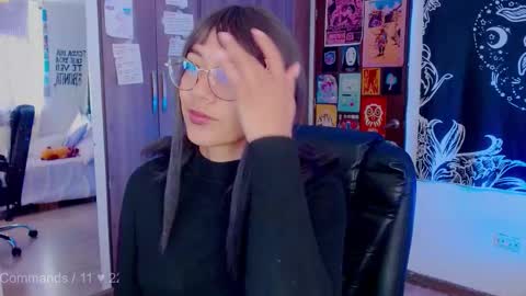 Snapshot of mel_dahlia chatting on 10-15-25, 04:07 Melissa - - Please help me to reach 100 thumbs up online show from 10-15-25, 04:07