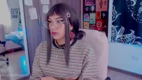 Snapshot of mel_dahlia chatting on 10-23-25, 09:46 Melissa - - Please help me to reach 100 thumbs up online show from 10-23-25, 09:46