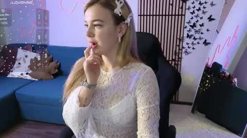 Snapshot of mel_nelson chatting on 11-03-25, 02:57 Mel online show from 11-03-25, 02:57