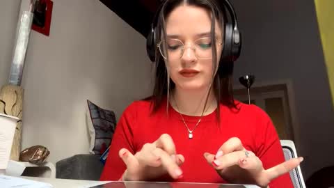 Snapshot of melainehaynes chatting on 01-16-26, 09:46 Leila online show from 01-16-26, 09:46