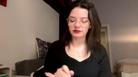 Snapshot of melainehaynes chatting on 02-04-26, 08:31 Leila online show from 02-04-26, 08:31