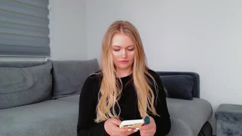 Snapshot of melani_a chatting on 04-08-26, 10:26 Melania online show from 04-08-26, 10:26