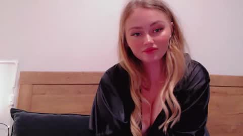 Snapshot of melani_a chatting on 04-09-26, 05:40 Melania online show from 04-09-26, 05:40