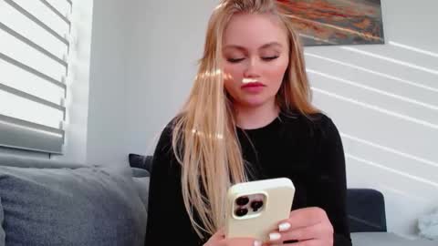 Snapshot of melani_a chatting on 04-12-26, 03:06 Melania online show from 04-12-26, 03:06