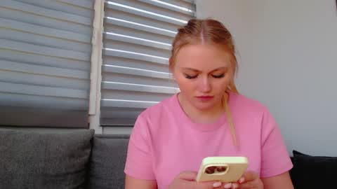 Snapshot of melani_a chatting on 04-20-26, 11:46 Melania online show from 04-20-26, 11:46