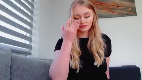 Snapshot of melani_a chatting on 05-08-26, 10:31 Melania online show from 05-08-26, 10:31