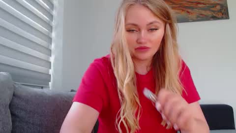 Snapshot of melani_a chatting on 05-11-26, 11:27 Melania online show from 05-11-26, 11:27