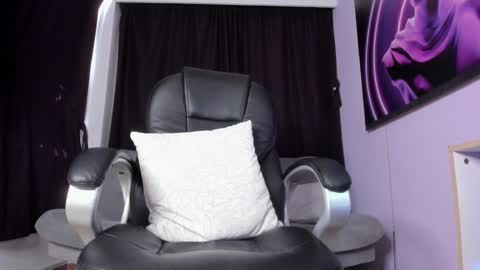 Snapshot of melani_greyy chatting on 01-15-25, 08:26 melani greyy online show from 01-15-25, 08:26