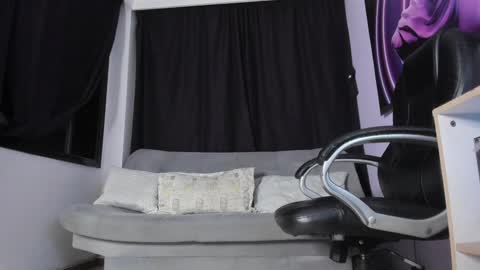 Snapshot of melani_greyy chatting on 01-19-25, 01:32 melani greyy online show from 01-19-25, 01:32