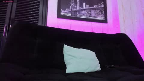 Snapshot of melani_greyy chatting on 02-22-25, 12:05 melani greyy online show from 02-22-25, 12:05