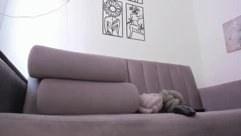 Snapshot of melani_greyy chatting on 10-14-25, 10:10 melani greyy online show from 10-14-25, 10:10