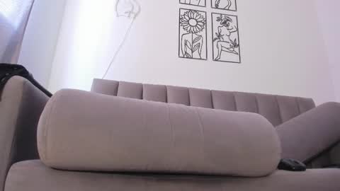 Snapshot of melani_greyy chatting on 10-28-25, 09:17 melani greyy online show from 10-28-25, 09:17