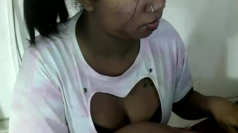 Snapshot of melanie025 chatting on 04-05-26, 02:25 melanie025 online show from 04-05-26, 02:25