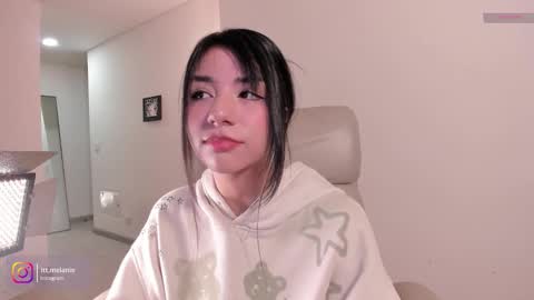 Snapshot of melanie_owo chatting on 11-12-25, 10:52 Melanie online show from 11-12-25, 10:52