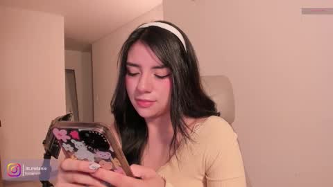 Snapshot of melanie_owo chatting on 12-04-25, 11:24 Melanie online show from 12-04-25, 11:24