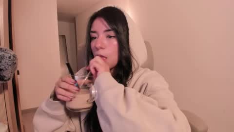 Snapshot of melanie_owo chatting on 01-06-26, 01:42 Melanie online show from 01-06-26, 01:42