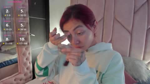 Snapshot of melanie_roux_ chatting on 10-31-25, 12:06 Melanie roux online show from 10-31-25, 12:06