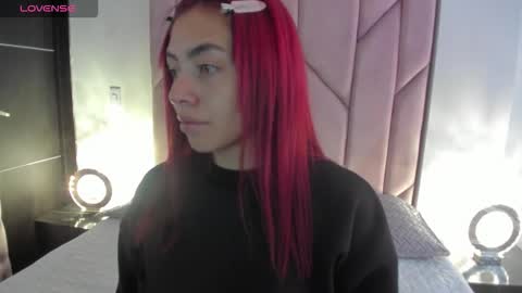 Snapshot of melanie_roux_ chatting on 11-02-25, 12:29 Melanie roux online show from 11-02-25, 12:29