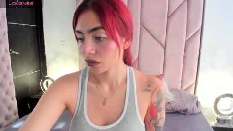 Snapshot of melanie_roux_ chatting on 11-12-25, 12:16 Melanie roux online show from 11-12-25, 12:16