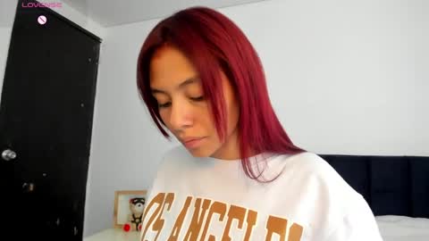 Melanie roux  online show from 05-12-26, 12:24