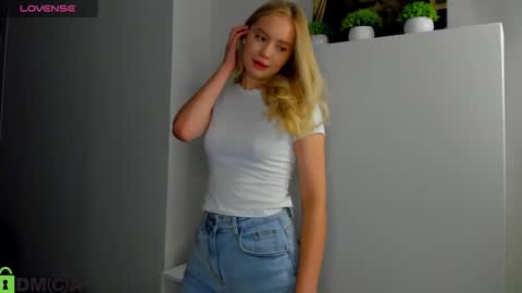 Snapshot of melanie_ryer chatting on 09-11-25, 01:39 Melanie online show from 09-11-25, 01:39