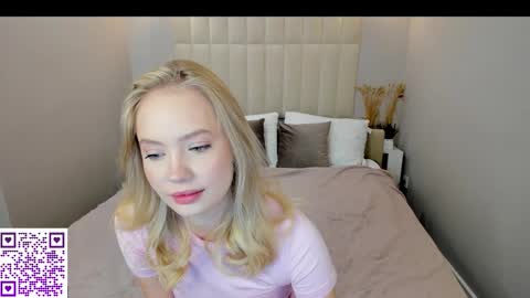 Snapshot of melanie_ryer chatting on 09-17-25, 12:23 Melanie online show from 09-17-25, 12:23