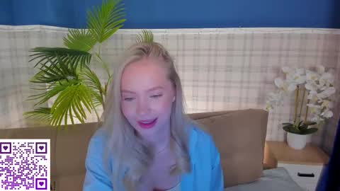 Snapshot of melanie_ryer chatting on 09-23-25, 12:13 Melanie online show from 09-23-25, 12:13