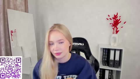 Snapshot of melanie_ryer chatting on 09-24-25, 12:14 Melanie online show from 09-24-25, 12:14