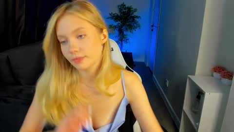 Snapshot of melanie_ryer chatting on 10-18-25, 12:57 Melanie online show from 10-18-25, 12:57