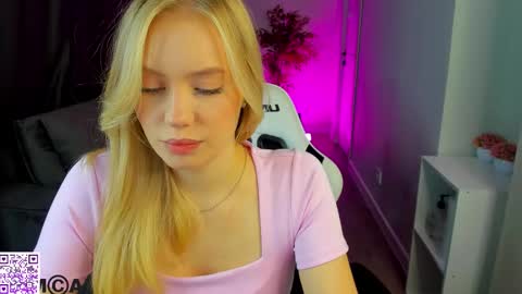 Snapshot of melanie_ryer chatting on 10-18-25, 11:38 Melanie online show from 10-18-25, 11:38