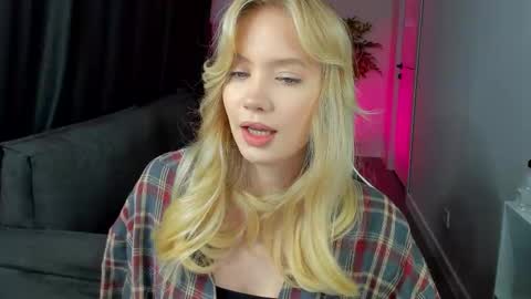 Snapshot of melanie_ryer chatting on 10-21-25, 11:16 Melanie online show from 10-21-25, 11:16