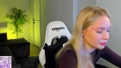 Snapshot of melanie_ryer chatting on 10-23-25, 12:32 Melanie online show from 10-23-25, 12:32