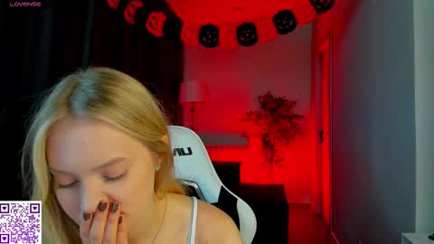 Snapshot of melanie_ryer chatting on 10-26-25, 08:09 Melanie online show from 10-26-25, 08:09