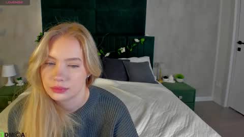 Melanie online show from 12-04-25, 01:04