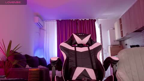 Snapshot of melanie_way chatting on 07-15-26, 02:33 melanie_way online show from 07-15-26, 02:33