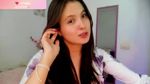 Snapshot of melanieev chatting on 05-12-26, 07:22 mel online show from 05-12-26, 07:22