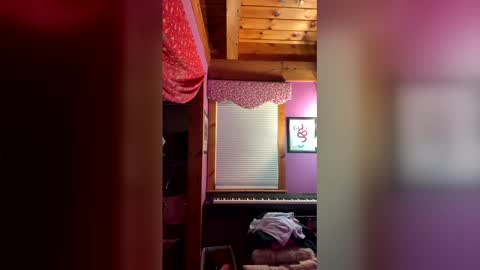 Snapshot of melaniemae chatting on 02-21-26, 06:31 melaniemae online show from 02-21-26, 06:31