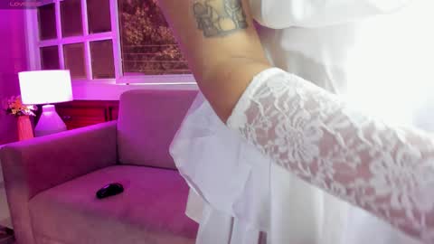 Melanie Roux online show from 10-06-25, 07:44