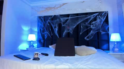 Melanie Roux online show from 10-07-25, 08:06