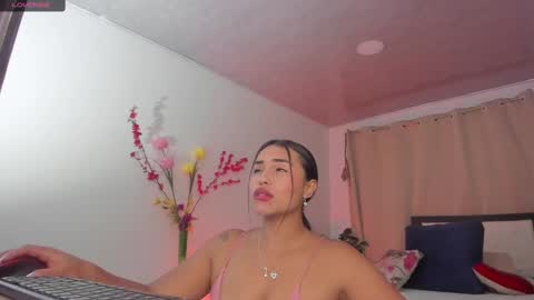 Snapshot of melaniie_roussel chatting on 02-18-25, 12:37 melaniie_roussel online show from 02-18-25, 12:37