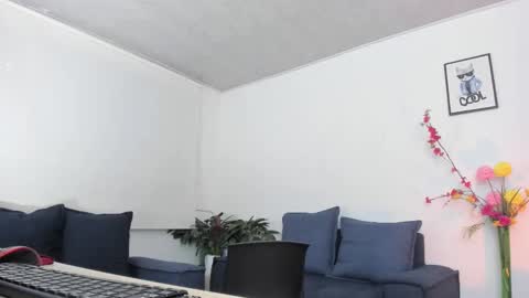 melaniie_roussel online show from 10-22-25, 12:44