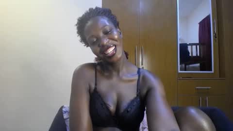 Snapshot of melanin_bae chatting on 09-28-25, 04:23 Baby online show from 09-28-25, 04:23