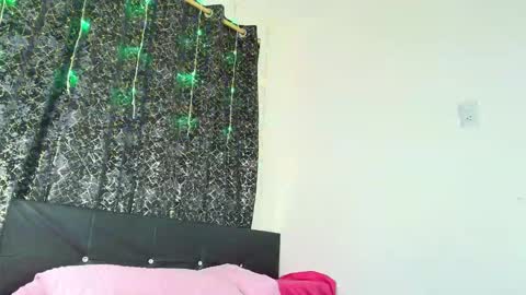 melannia_hills online show from 09-19-25, 07:21