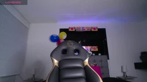Snapshot of melanny_petite chatting on 06-22-26, 01:19 melanny_petite online show from 06-22-26, 01:19