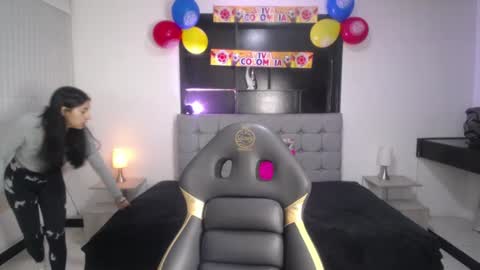 Snapshot of melanny_petite chatting on 07-10-26, 12:30 melanny_petite online show from 07-10-26, 12:30