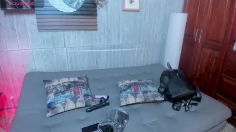 Melany online show from 12-17-25, 01:28