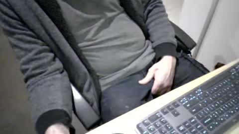 melbguy_075 online show from 08-02-26, 10:25